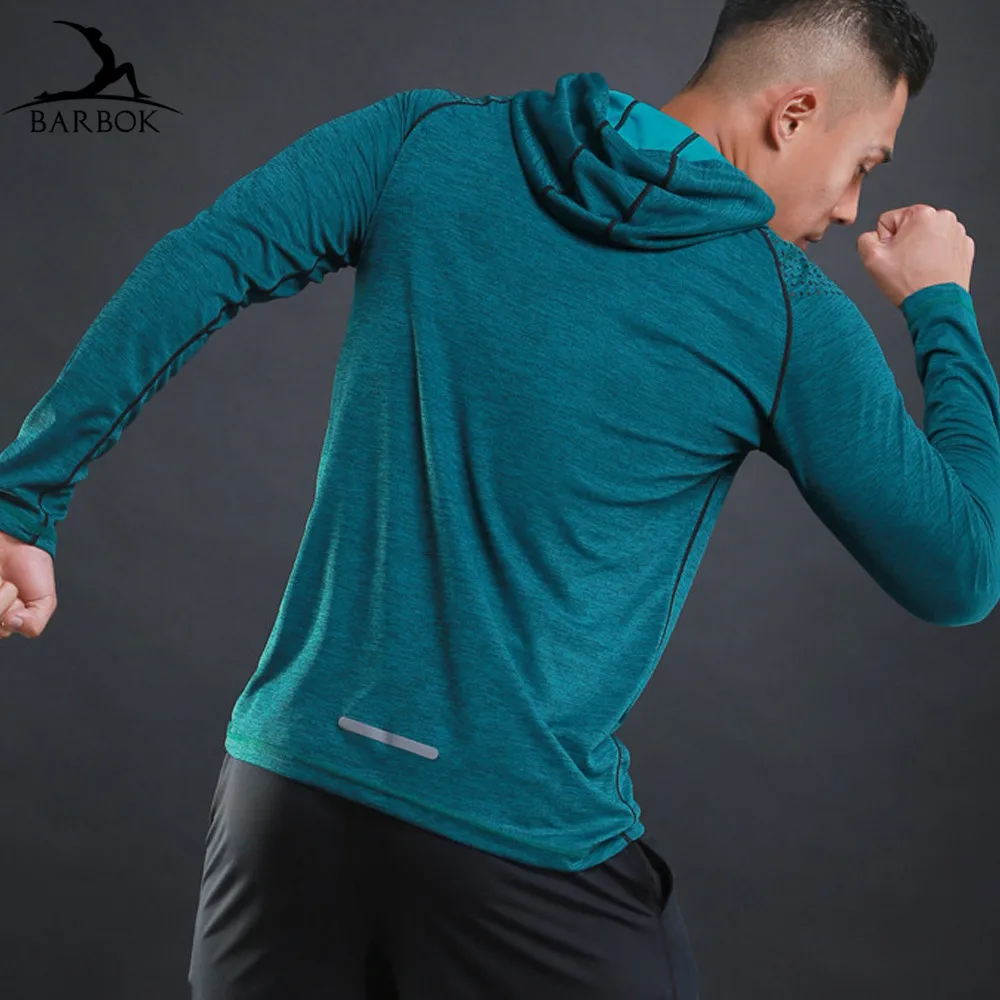 Nuove Giacche con Cappuccio da - Running Gear Jacket recensione e prezzo